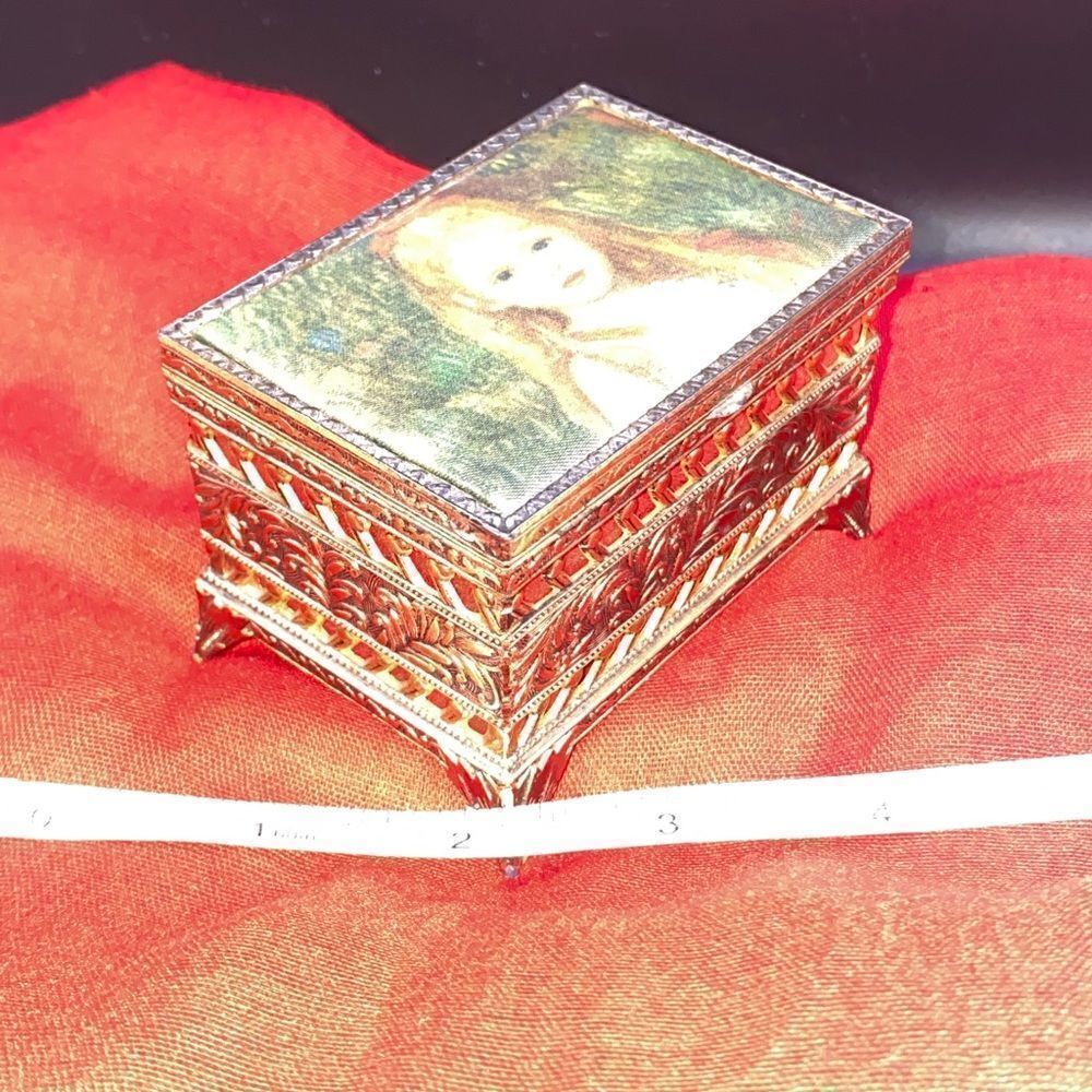 Small vintage red felt lined trinket box made by Schmid of Japan w/pic of girl - Picture 2 of 7